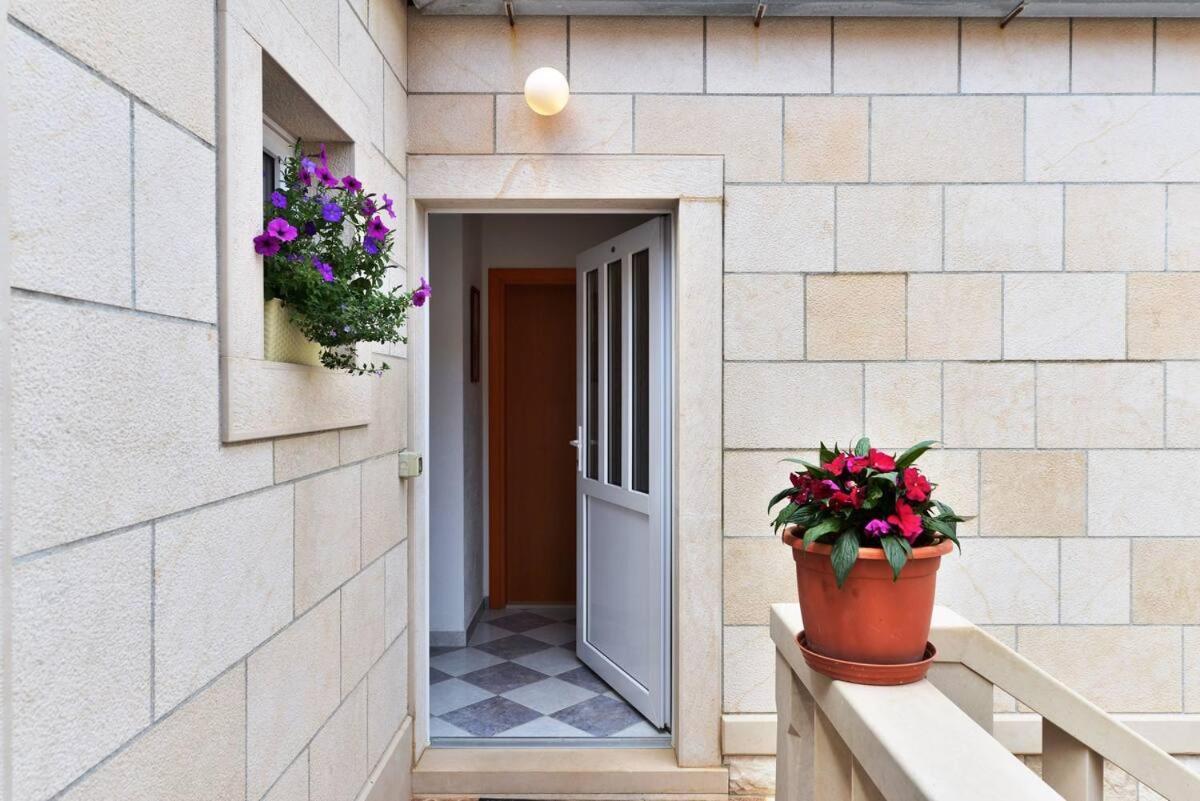 Apartments Katarina Бол Экстерьер фото