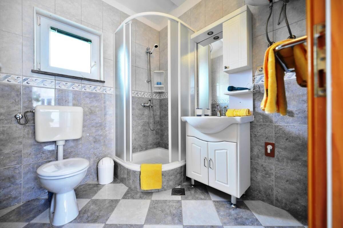 Apartments Katarina Бол Экстерьер фото