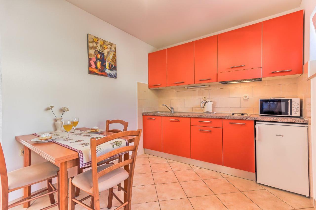 Apartments Katarina Бол Экстерьер фото
