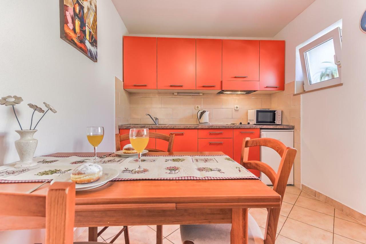 Apartments Katarina Бол Экстерьер фото